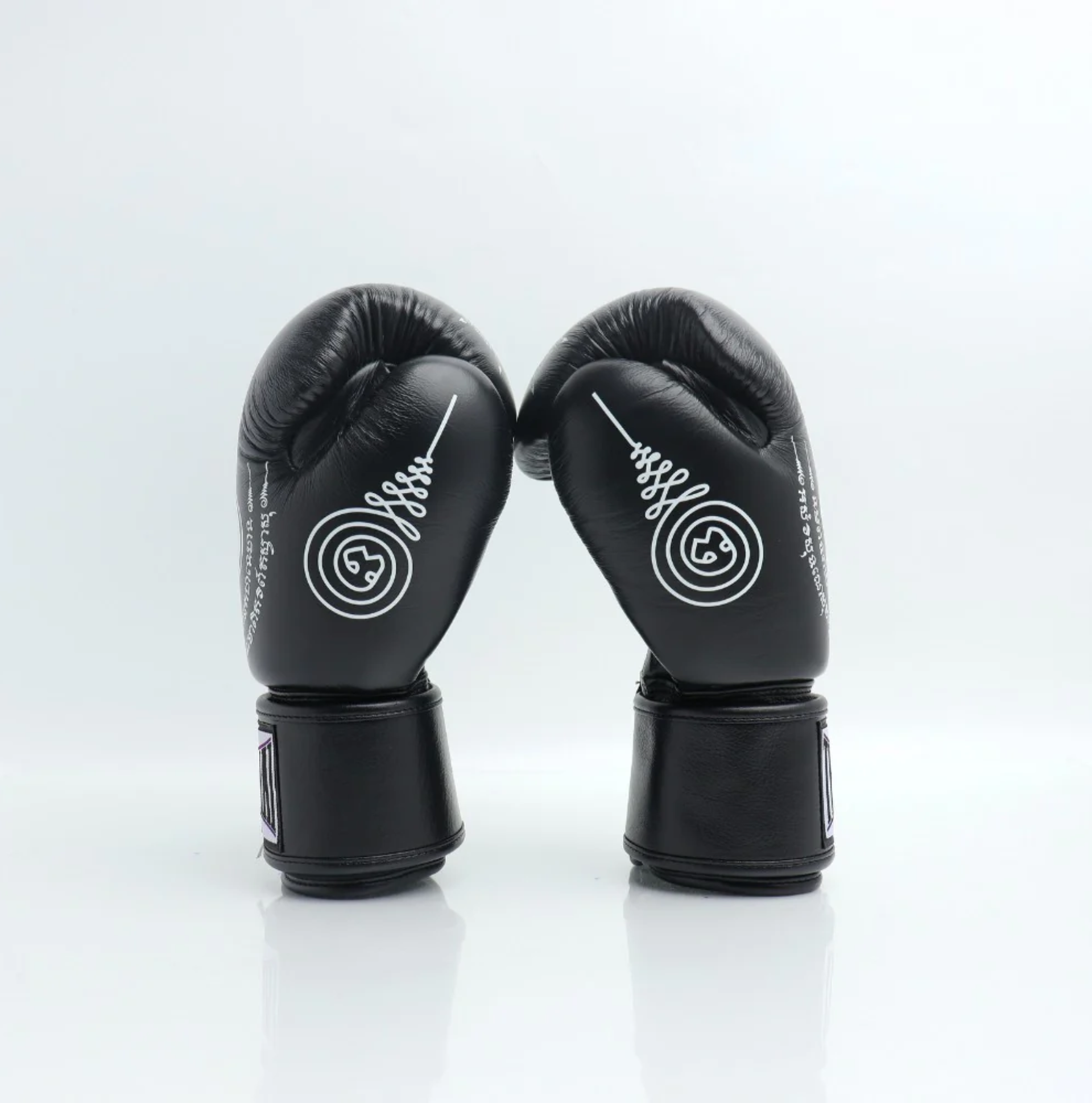 Thaismai Boxing Gloves YANT Black